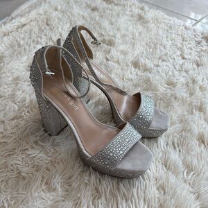 Madden Girl Rhinestone Platform Heels Silver Ankle Strap Size 8.5M block heel
